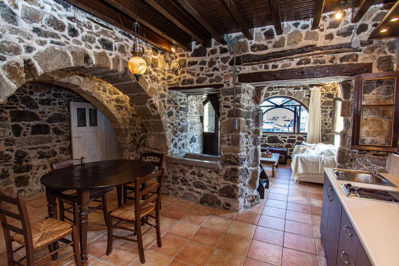 Plousiadi΄S Stone House Apartment Paloi Bagian luar foto