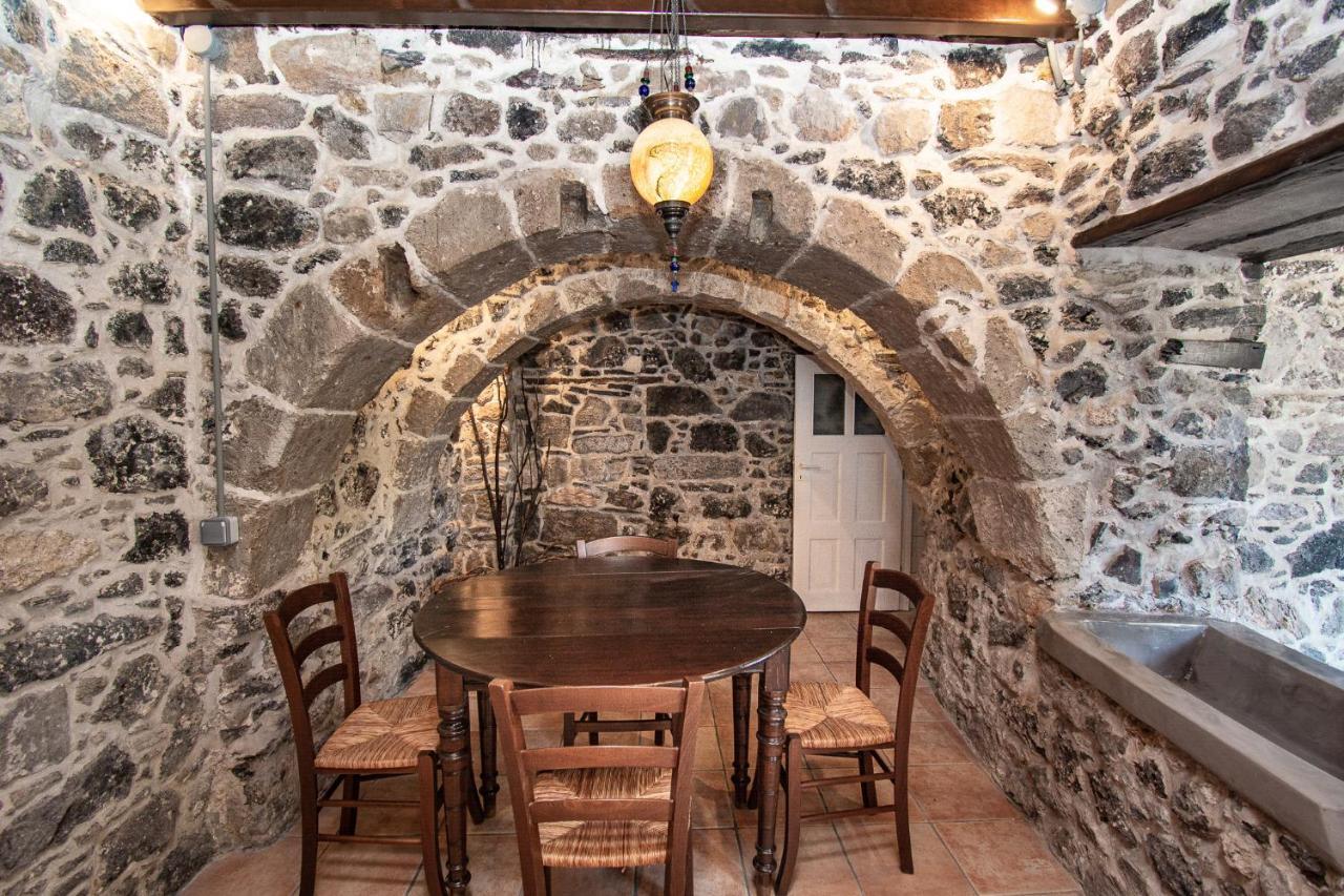 Plousiadi΄S Stone House Apartment Paloi Bagian luar foto
