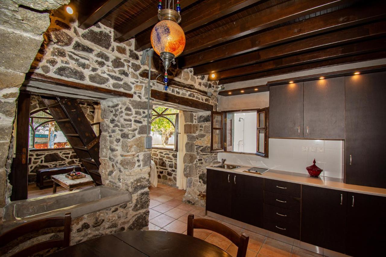Plousiadi΄S Stone House Apartment Paloi Bagian luar foto