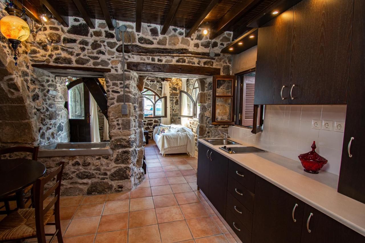 Plousiadi΄S Stone House Apartment Paloi Bagian luar foto