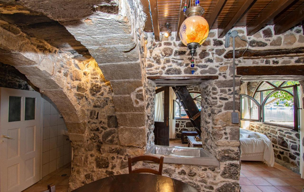 Plousiadi΄S Stone House Apartment Paloi Bagian luar foto