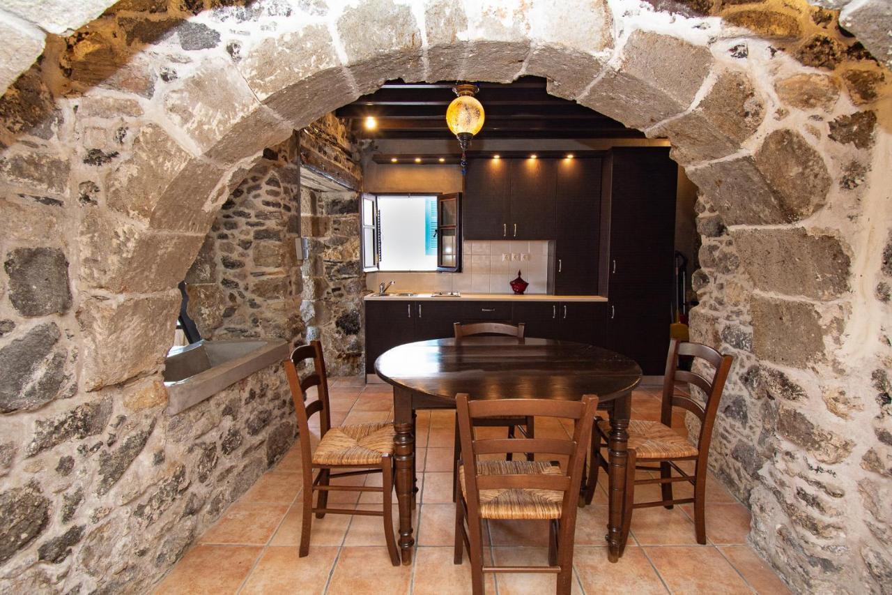 Plousiadi΄S Stone House Apartment Paloi Bagian luar foto