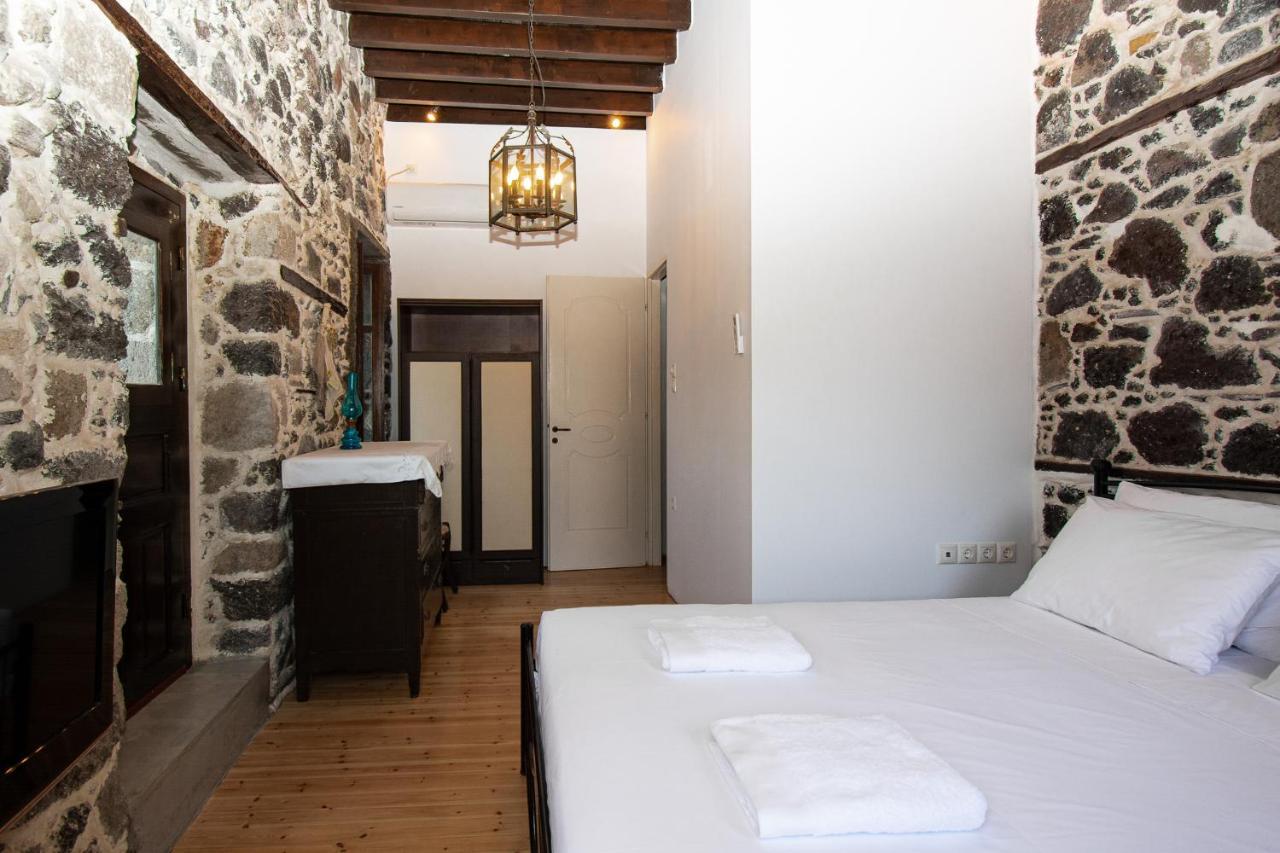 Plousiadi΄S Stone House Apartment Paloi Bagian luar foto