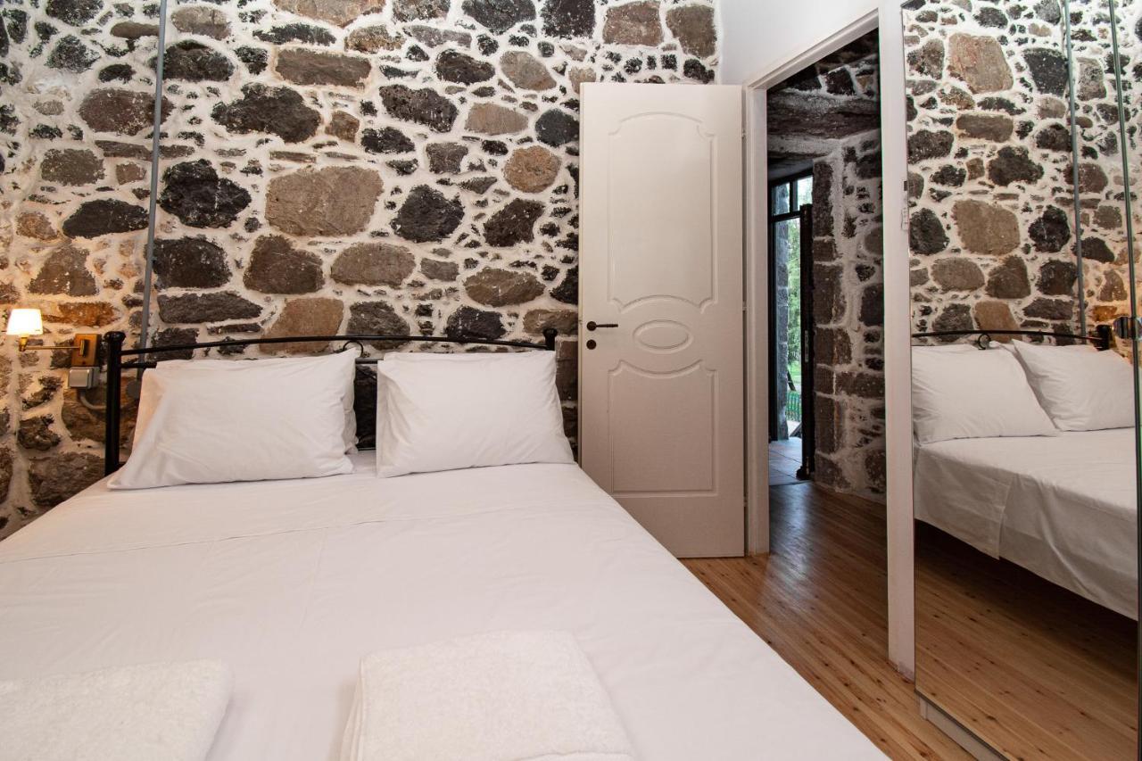 Plousiadi΄S Stone House Apartment Paloi Bagian luar foto